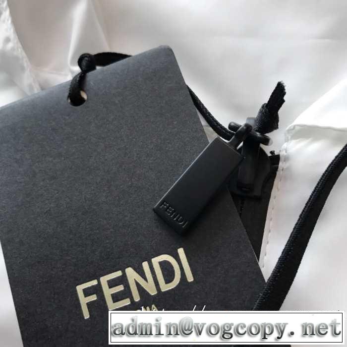 人気ブランドの新作秋冬トレンド 2019?2020秋冬流行色紹介 フェンディ FENDI フード付きコート