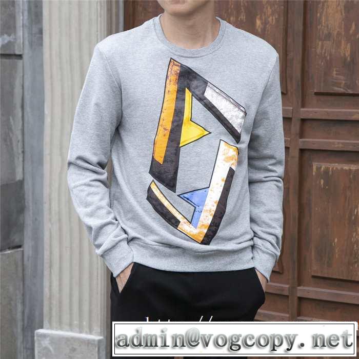 2020秋冬流行ファション  フェンディ FENDI プルオーバーパーカー 2色可選 絶妙な大人っぽさと遊び心