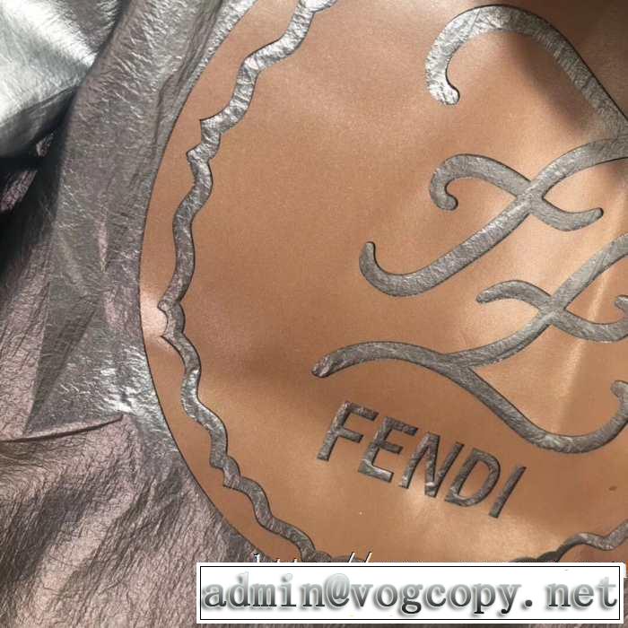 フェンディ FENDI フード付きコート 秋冬から人気継続中 先取り 2019/2020秋冬ファッション