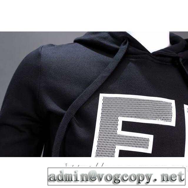 2019-20秋冬トレンドファッション 人気ファッション雑誌でも掲載 フェンディ FENDI パーカー