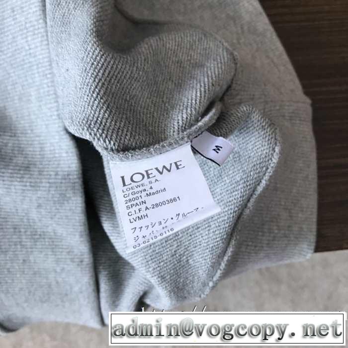 プルオーバーパーカー ロエベLoewe 大人かわいい秋冬コーデを楽しみ 2019秋冬人気色おすすめ