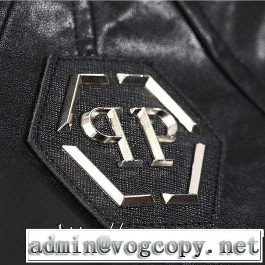 フィリッププレイン PHILIPP PLEIN  フェイクファー製のコート 大人かわいい秋冬コーデを楽しみ 2019秋に注目したい