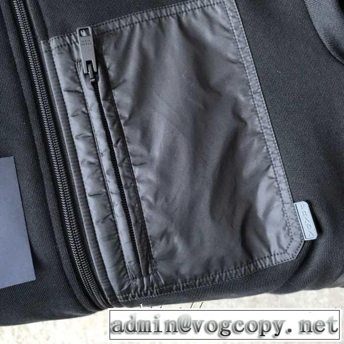 Pradaジャケット季節感のあるトレンド 新品 プラダ コピー 激安 メンズ カジュアルジップパーカー着こなし防寒性抜群