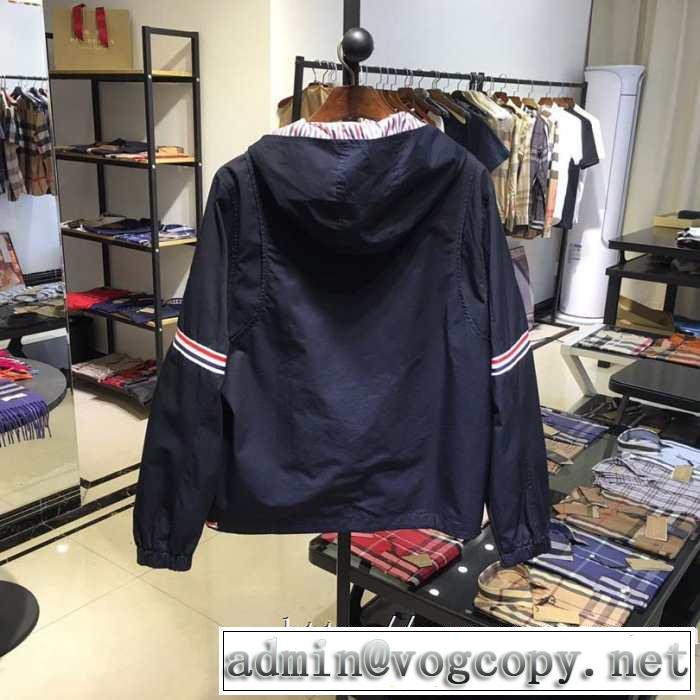 オシャレコーデ着こなしトムブラウン ジャケット サイズ感 リラックスTHOM BROWNE スーパーコピー 防寒性抜群新作