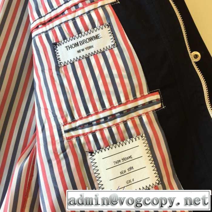オシャレコーデ着こなしトムブラウン ジャケット サイズ感 リラックスTHOM BROWNE スーパーコピー 防寒性抜群新作