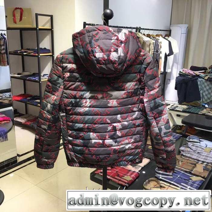 ダウンジャケット 激安 ヴァレンティノ スーパーコピー メンズ 防寒性抜群 VALENTINO コレクションエレガント迷彩新作 