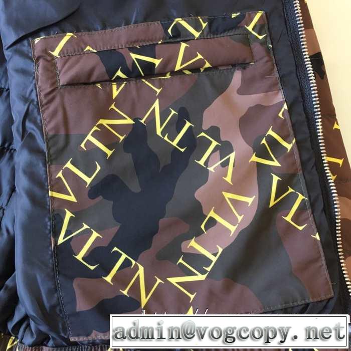 ヴァレンティノ ダウン メンズ コピー 防寒性抜群 VALENTINO コレクション 高級用エレガント迷彩柄注目トレンド新作 販売