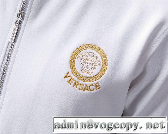 2019春夏の大注目トレンド ヴェルサーチ新作限定早い者勝ち VERSACE 上下セット