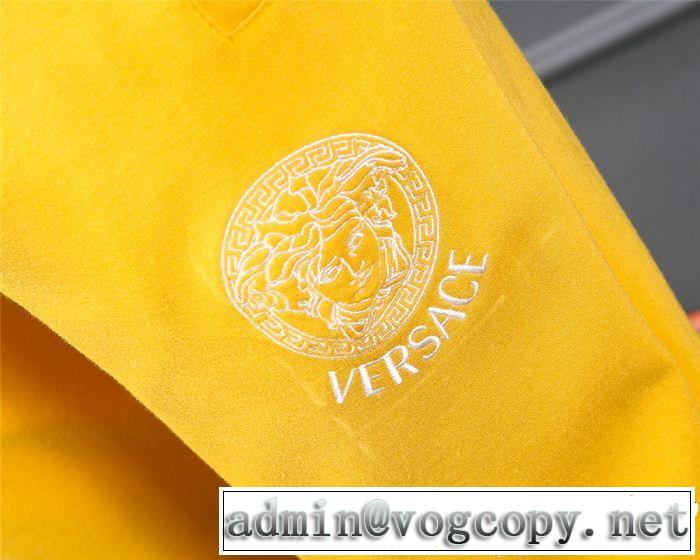 ヴェルサーチ最も目立ったブランド新品 VERSACE 上下セット 2019年最新ファッション