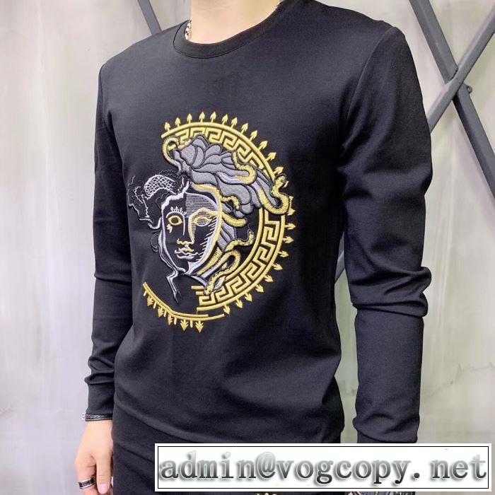 上下セット ヴェルサーチVERSACE 春夏の流行りトップス 2019年春夏のトレンドアイテム