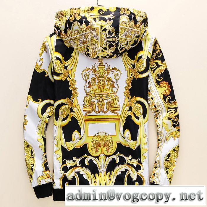 春夏のトレンドアイテム ヴェルサーチVERSACE ブルゾン 2019春夏の大注目トレンド