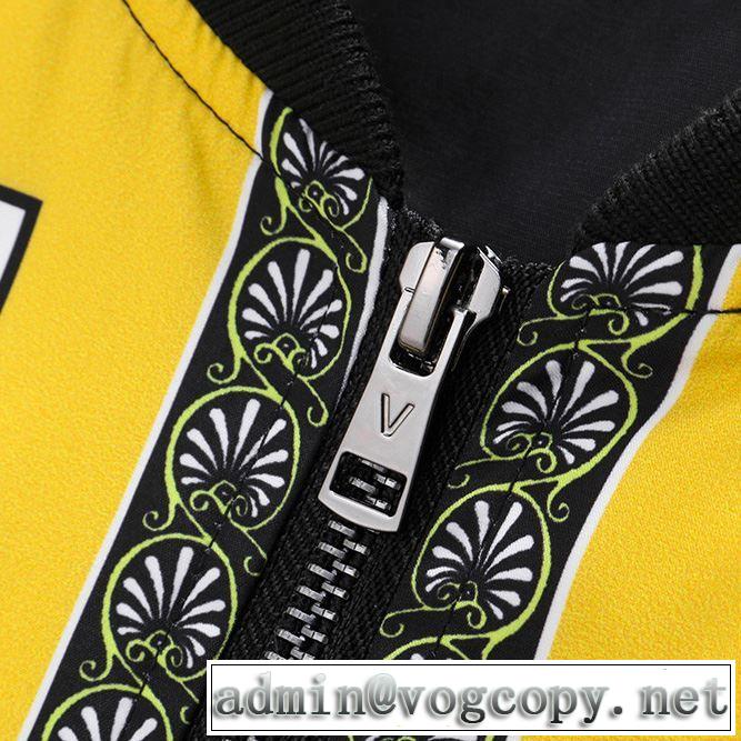 【2019年】夏のファッション 一気にトレンド感満載な着こなし ヴェルサーチVERSACE ブルゾン