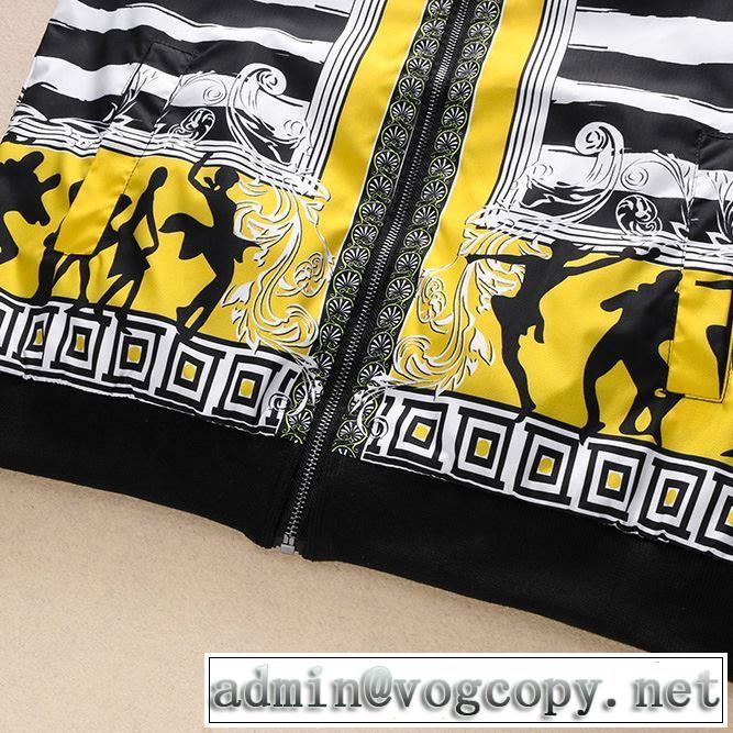 【2019年】夏のファッション 一気にトレンド感満載な着こなし ヴェルサーチVERSACE ブルゾン