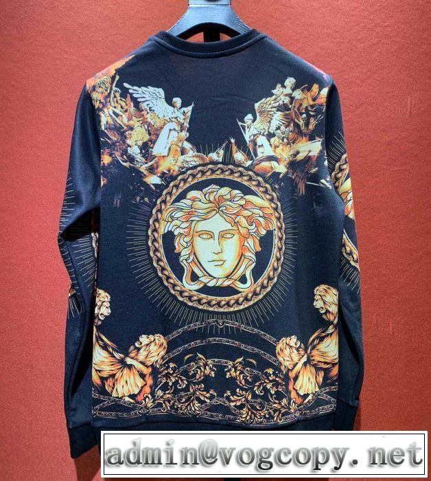 今流行りの最新コレクション ヴェルサーチVERSACE プルオーバーパーカー 2019年の夏のマスト