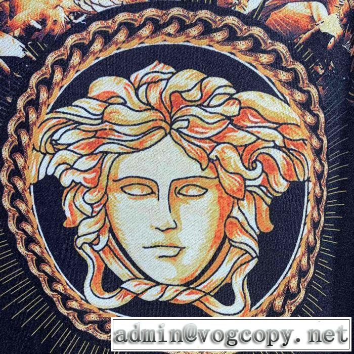 今流行りの最新コレクション ヴェルサーチVERSACE プルオーバーパーカー 2019年の夏のマスト