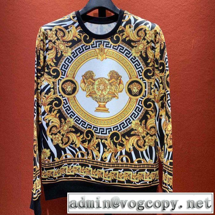 プルオーバーパーカー ヴェルサーチVERSACE おしゃれな夏ファッション2019 夏らしい季節感