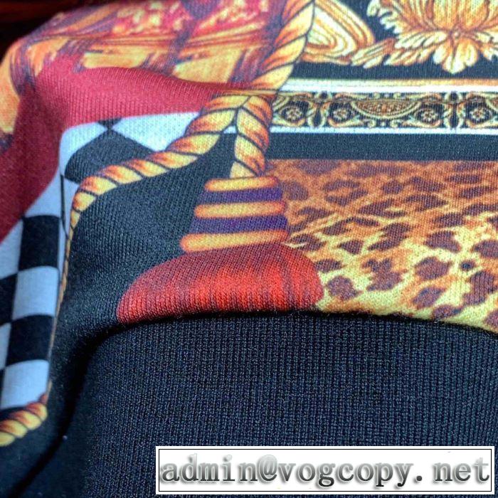 ヴェルサーチVERSACE プルオーバーパーカー 2019春夏人気トレンドアイテム 今年もトレンド
