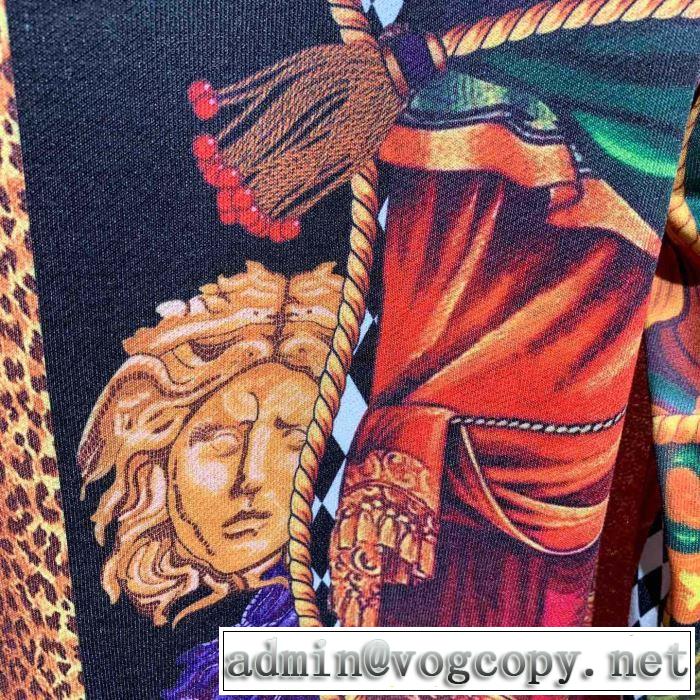 ヴェルサーチVERSACE プルオーバーパーカー 2019春夏人気トレンドアイテム 今年もトレンド