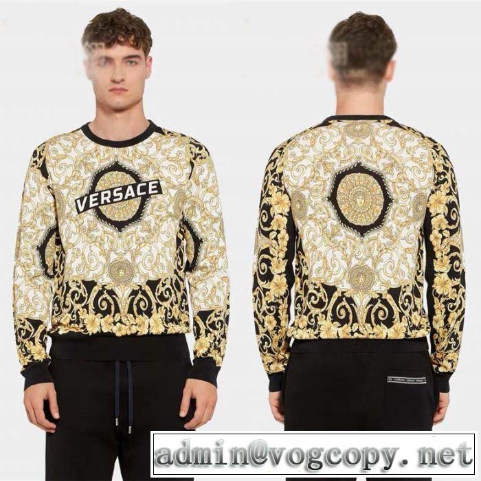 今シーズン人気のアイテム 2019年の春夏に着たい ヴェルサーチVERSACE プルオーバーパーカー