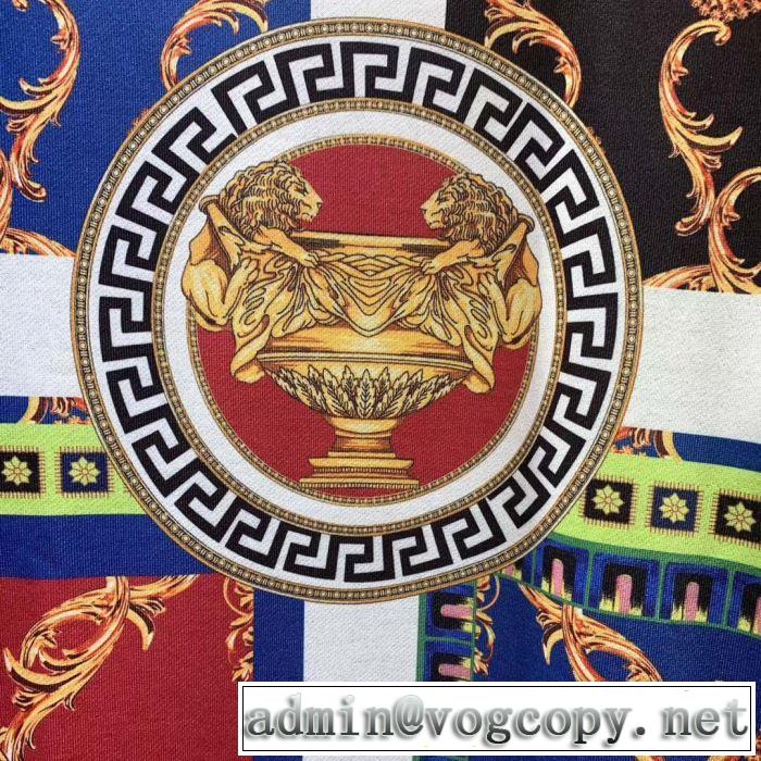 ヴェルサーチVERSACE プルオーバーパーカー 夏気分UP最新コレクション  2019春夏は人気定番