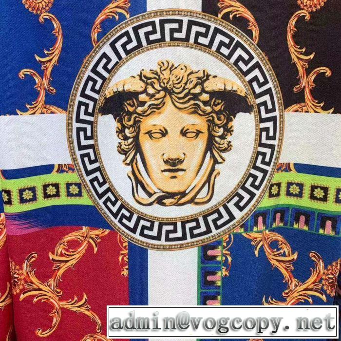 ヴェルサーチVERSACE プルオーバーパーカー 夏気分UP最新コレクション  2019春夏は人気定番