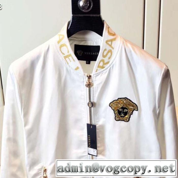 オシャレ印象で人気の高い 2019年春夏シーズンの人気 ヴェルサーチVERSACE ブルゾン