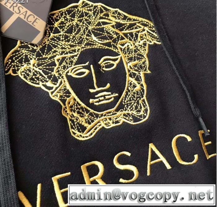 今季は特に注目ファション 大人カジュアル夏ファッション2019 ヴェルサーチVERSACE パーカー 2色可選