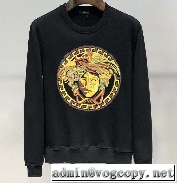 2019年春夏のトレンドアイテム ヴェルサーチVERSACE プルオーバーパーカー 2019年春夏のトレンドアイテム