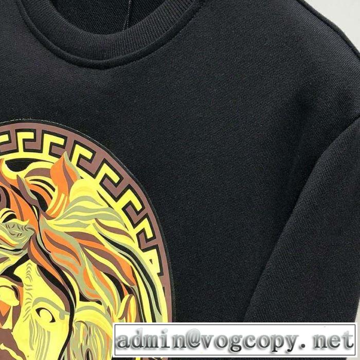 2019年春夏のトレンドアイテム ヴェルサーチVERSACE プルオーバーパーカー 2019年春夏のトレンドアイテム