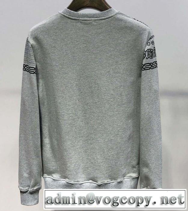 ヴェルサーチVERSACE プルオーバーパーカー 2色可選 優しい雰囲気スタイリッシュに 2019SSのトレンド商品