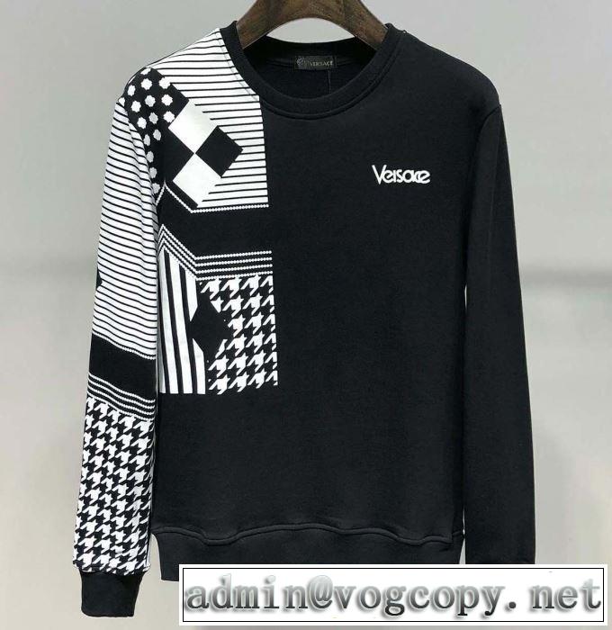 ヴェルサーチVERSACE プルオーバーパーカー 今期のトレンド定番アイテム 2019春夏人気トレンドアイテム
