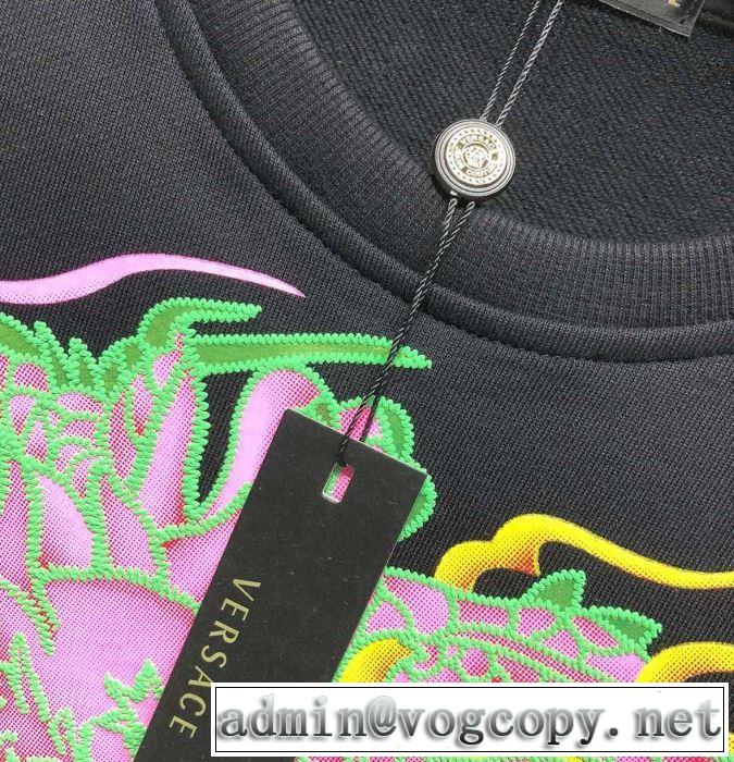 2019年春夏流行ファッション 大人の可愛さを引き立て ヴェルサーチVERSACE プルオーバーパーカー 2色可選