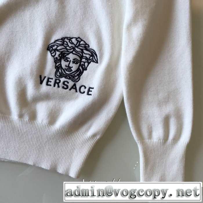2019秋冬最重要アイテム サイズのよさを感じる新作 ヴェルサーチ VERSACE プルオーバーパーカー 2色可選