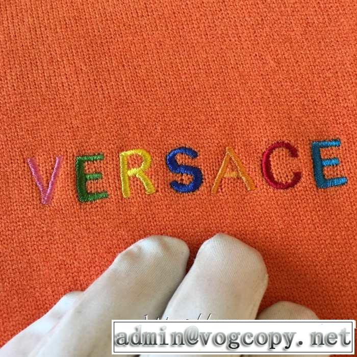 プルオーバーパーカー 3色可選 2019トレンドカラー秋冬セール シンプルに着こなしたい ヴェルサーチ VERSACE