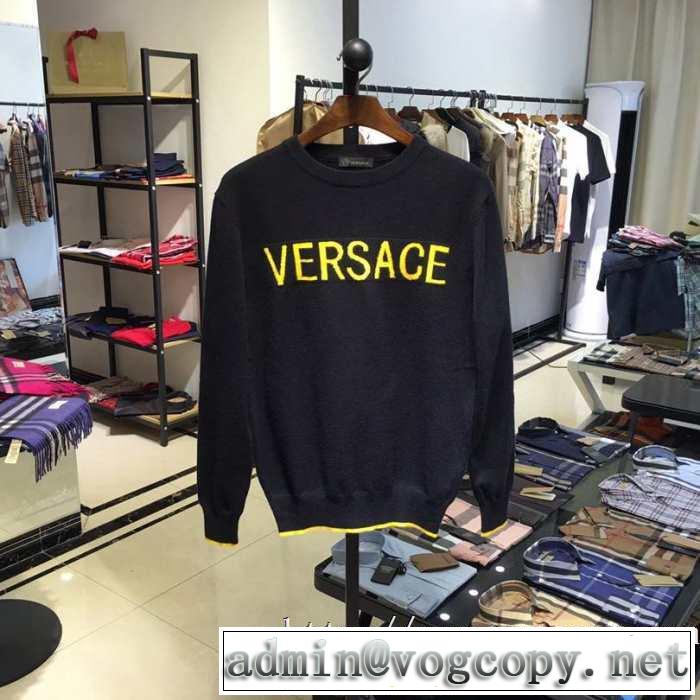 2019秋冬トレンド押さえておきたい ヴェルサーチ VERSACE プルオーバーパーカー 2色可選 お洒落で秋冬注目トレンド