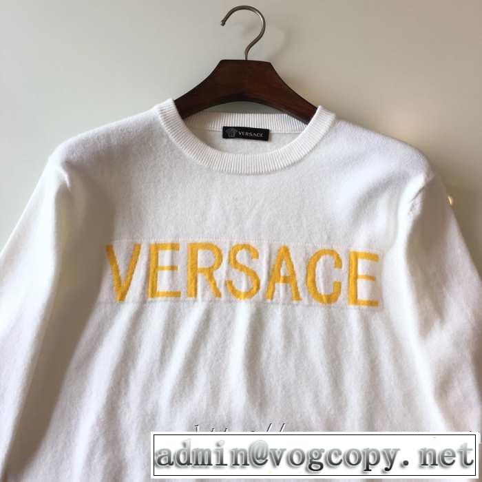 2019秋冬トレンド押さえておきたい ヴェルサーチ VERSACE プルオーバーパーカー 2色可選 お洒落で秋冬注目トレンド