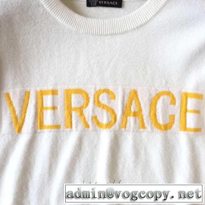 2019秋冬トレンド押さえておきたい ヴェルサーチ VERSACE プルオーバーパーカー 2色可選 お洒落で秋冬注目トレンド