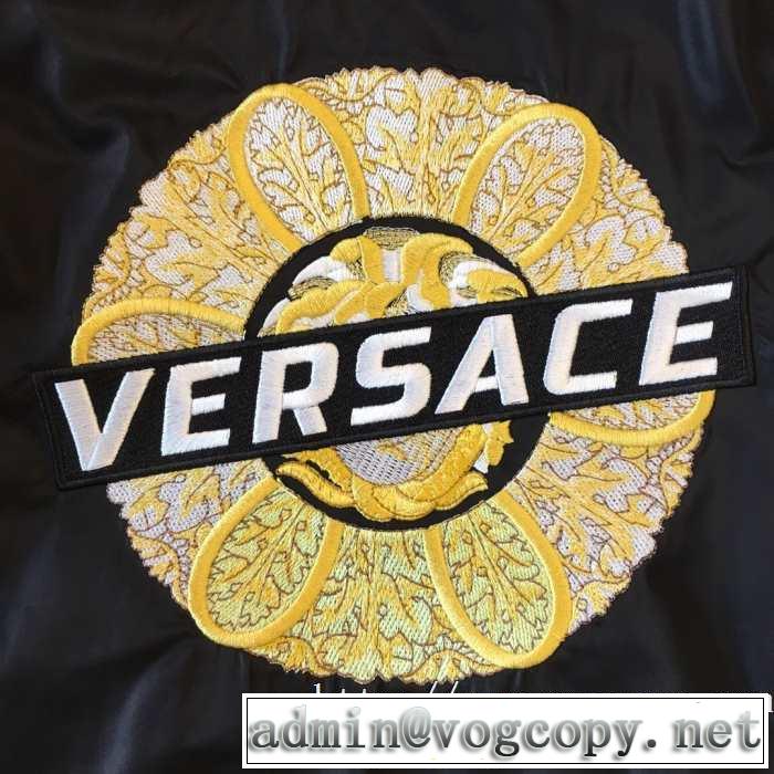 大人かわいい秋冬コーデを楽しみ 【最新】2019年秋冬のトレンド速報 ヴェルサーチ VERSACE ブルゾン 2色可選
