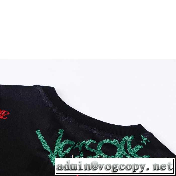 プルオーバーパーカー ヴェルサーチ VERSACE 人気ブランドの新作秋冬トレンド 秋服コーデ2019年版