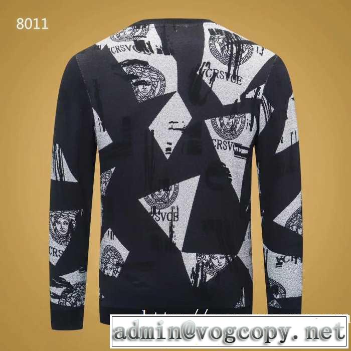 ヴェルサーチ VERSACE プルオーバーパーカー  秋冬ファッションコーディネート 2019秋冬トレンドデザイン