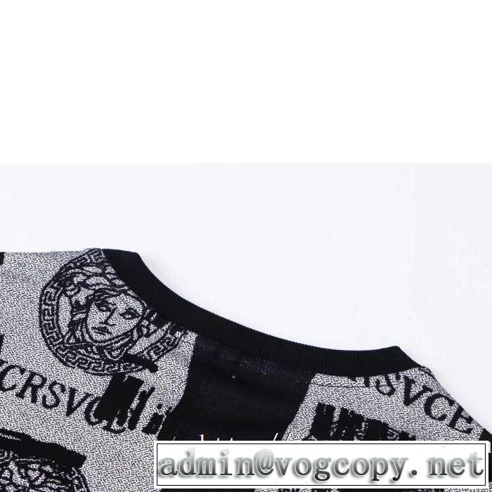 ヴェルサーチ VERSACE プルオーバーパーカー  秋冬ファッションコーディネート 2019秋冬トレンドデザイン