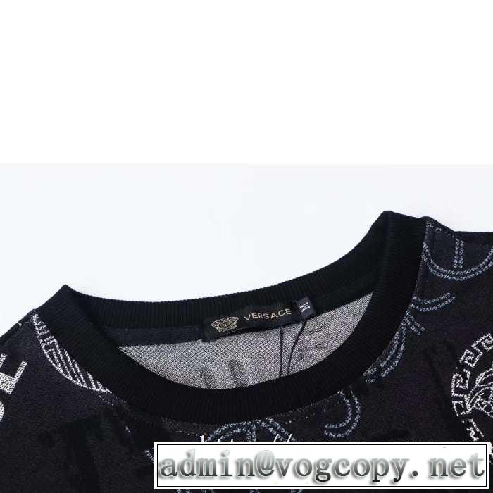 2019-20秋冬トレンドファッション 活躍するトレンドアイテム ヴェルサーチ VERSACE プルオーバーパーカー
