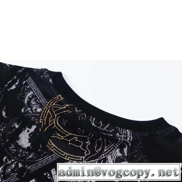 おしゃれでおすすめ今季トレンド ヴェルサーチ VERSACE プルオーバーパーカー 2019?2020秋冬流行色紹介