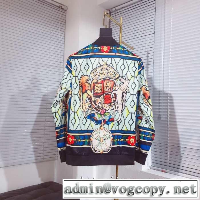 ブルゾン ヴェルサーチ VERSACE 着心地もなめらかで快適 最新秋冬トレンドをチェック！2019-20秋冬