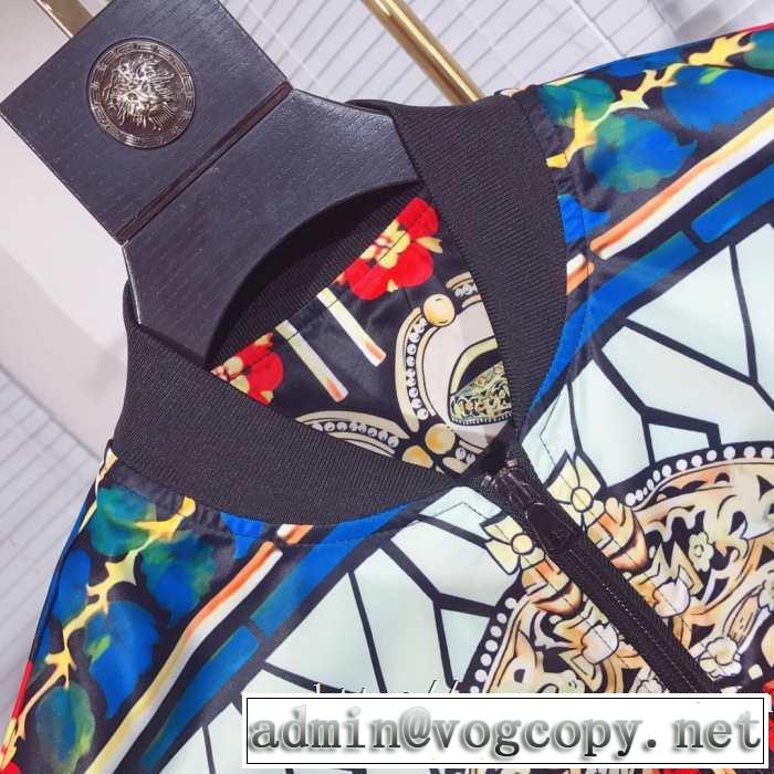 ブルゾン ヴェルサーチ VERSACE 着心地もなめらかで快適 最新秋冬トレンドをチェック！2019-20秋冬