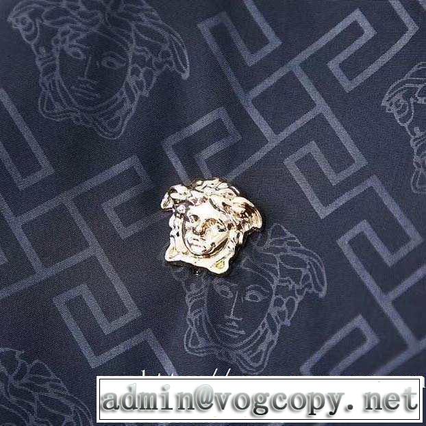 2色可選 ブルゾン 2019秋冬最重要アイテム 絶対おさえるべきカラーと最新 ヴェルサーチ VERSACE
