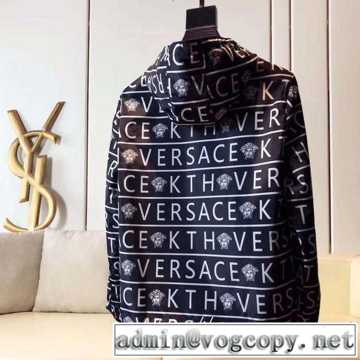 2019?2020秋冬流行色紹介 ヴェルサーチ VERSACE ブルゾン 2色可選 大胆なチェックの人気トレンド