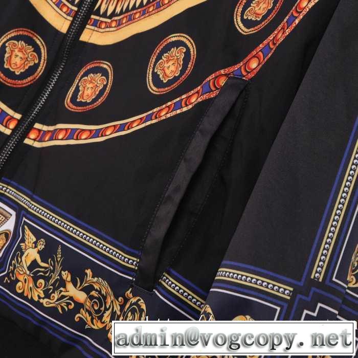 ヴェルサーチ VERSACE ブルゾン 2019秋冬最重要アイテム 人気ファッション雑誌でも掲載