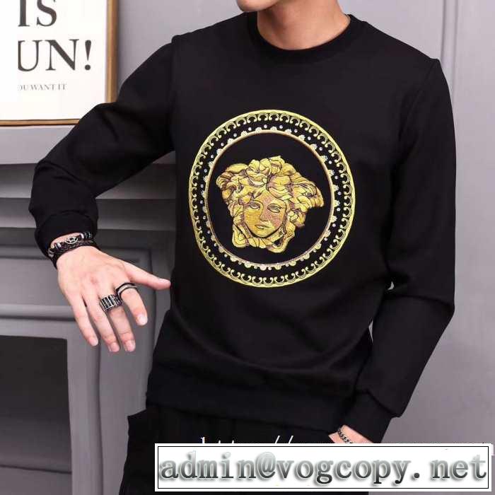プルオーバーパーカー 2019秋のファッショントレンドはこれ おしゃれに秋を迎えるために ヴェルサーチ VERSACE