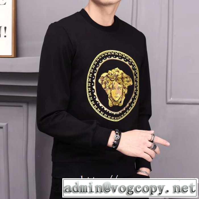 プルオーバーパーカー 2019秋のファッショントレンドはこれ おしゃれに秋を迎えるために ヴェルサーチ VERSACE